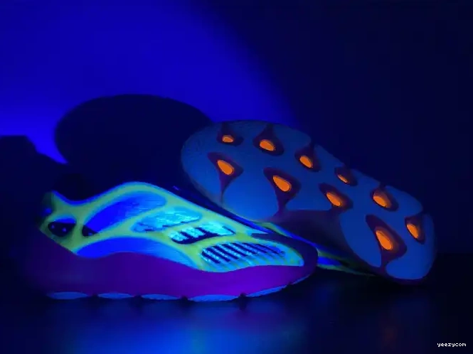 V3 Salt ID1674 700 Fade Yeezy Adidas 0514